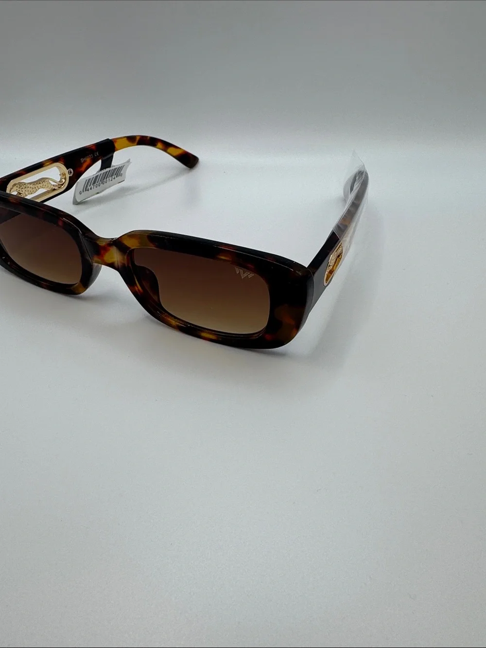 The Unbranded Brand chic tortoiseshell